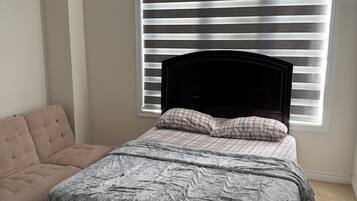 Iron/ironing board, WiFi, bed sheets