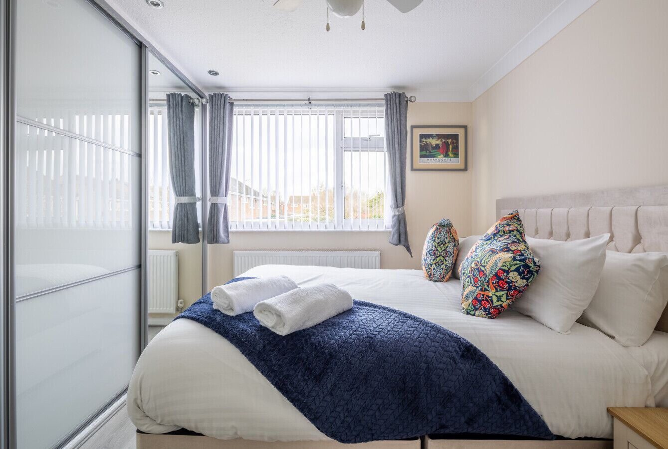 Desk, iron/ironing board, WiFi, bed sheets