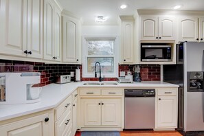 Private kitchen - Cozy Home in Hickory (Hickory)