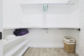 Interior - NEW Chic Modern 1B/1B Unit "6" (Edinburg)