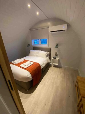 Iron/ironing board, internet, bed sheets, wheelchair access