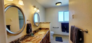 Shower, jetted bath, hair dryer, towels - Condo #208 with beautiful sunset view from your balcony overlooking the ocean (Lincoln City)