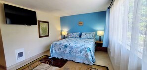2 bedrooms, iron/ironing board, free WiFi, bed sheets - Condo #308 with beautiful sunset view from your balcony overlooking the ocean (Lincoln City)