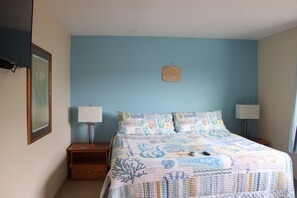 3 bedrooms, iron/ironing board, free WiFi, bed sheets - Condo #308 with beautiful sunset view from your balcony overlooking the ocean (Lincoln City)
