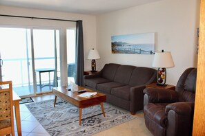 Smart TV, fireplace, books - Condo #202 with beautiful sunset view from your balcony overlooking the ocean (Lincoln City)