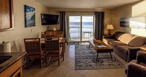 Smart-TV, Kamin, Bücher