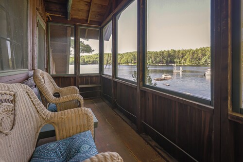 Quintessential Maine Lake House, 280Ft of Waterfront, near Acadia & Bar Harbor