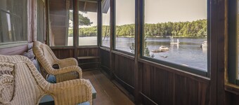 Quintessential Maine Lake House, 280Ft of Waterfront, near Acadia & Bar Harbor
