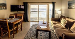 Smart TV, fireplace, books - Condo #204 with beautiful sunset view from your balcony overlooking the ocean (Lincoln City)