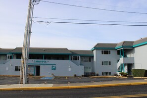 Exterior - Condo #108 with beautiful sunset view from your balcony overlooking the ocean (Lincoln City)