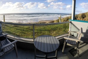 Property grounds - Condo #108 with beautiful sunset view from your balcony overlooking the ocean (Lincoln City)