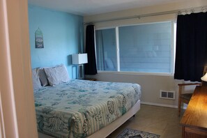 2 bedrooms, iron/ironing board, free WiFi, bed sheets - Condo #102 with beautiful sunset view from your balcony overlooking the ocean (Lincoln City)