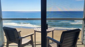 Beach - Condo #203 with beautiful sunset view from your balcony overlooking the ocean (Lincoln City)