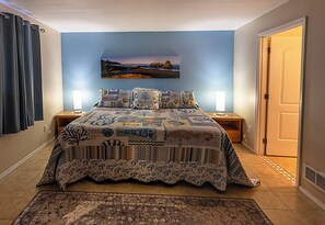 2 bedrooms, iron/ironing board, free WiFi, bed sheets - Condo #207 with beautiful sunset view from your balcony overlooking the ocean (Lincoln City)