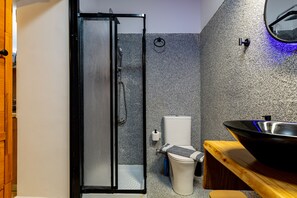 Suihku, ympäristöystävälliset hygieniatuotteet, hiustenkuivaaja