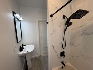 Nicht klassifiziertes Bild, 2 von 9, Schaltfläche