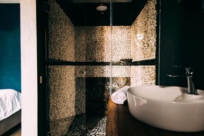 Basic Double Room, Courtyard View | Bathroom - Bosocoso Hotel Boutique (Amanalco de Becerra)