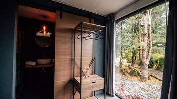 Casa familiar, patio, vista al jardín | Interior