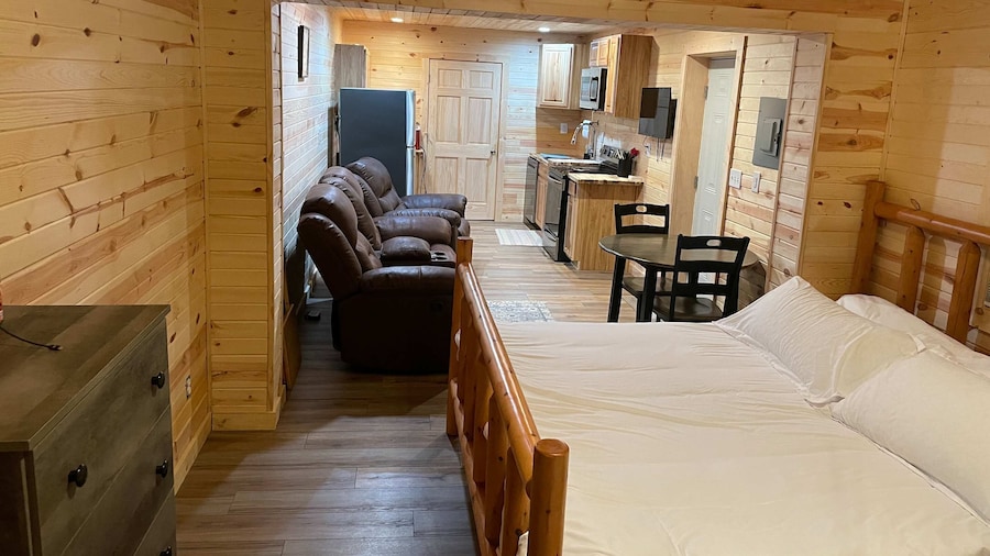 Secluded Cabin With King Size bed