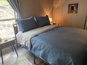 1 bedroom, desk, iron/ironing board, free WiFi - Escape to Bryson City, just a quick ride away from Great Smoky Mountains (Bryson City)