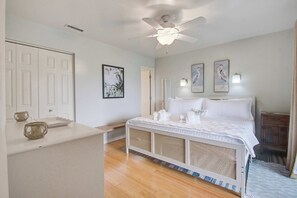2 bedrooms, iron/ironing board, WiFi, bed sheets - Peaceful Marsh-View with Kayaks & Beach Access (Seabrook Island)