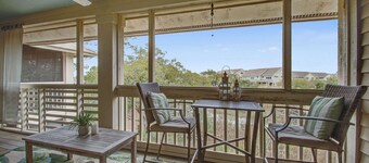 Peaceful Marsh-View with Kayaks & Beach Access
