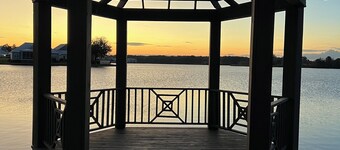 Charming 2-bedroom cottage with GOLF CART at The Waters