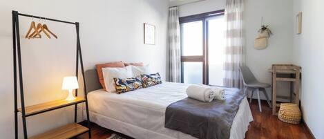 2 bedrooms, iron/ironing board, Internet, bed sheets