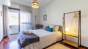 2 bedrooms, iron/ironing board, Internet, bed sheets - Porto Essence Apartment (Porto)