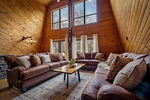 Smart TV, fireplace, video games - New Listing! 18ft Swim Spa, Huge Game Rm, Central Location! (Gatlinburg)