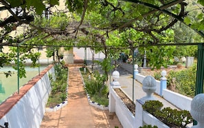 Property grounds - Historic Villa with Private Pool & Gardens near Valencia (Alzira)