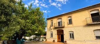 Historic Villa with Private Pool & Gardens near Valencia