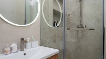 Comfort-Apartment, Bergblick | Badezimmer