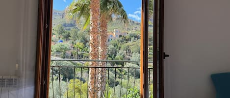 4 室のベッドルーム、アイロン / アイロン台、WiFi、ベッドシーツ