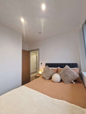 2 slaapkamers, een strijkplank/strijkijzer, wifi, beddengoed