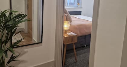 Uebert Heights| 2Bed| Slp6| Closest to Cannock Town (5min walk)| Free Parking