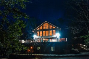 Exterior - Jasper Gem: 4 bedroom Cabin, Cozy Dual Fire Features, Views & Resort Perks! (Jasper)