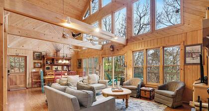 Jasper Gem: 4 bedroom Cabin, Cozy Dual Fire Features, Views & Resort Perks!