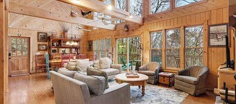 Jasper Gem: 4 bedroom Cabin, Cozy Dual Fire Features, Views & Resort Perks!
