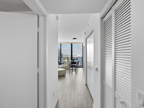 Interior - Luxury Studio Suite City Views Downtown Miami (Miami)