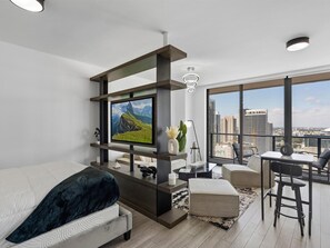1 bedroom, iron/ironing board, WiFi, bed sheets - Luxury Studio Suite City Views Downtown Miami (Miami)