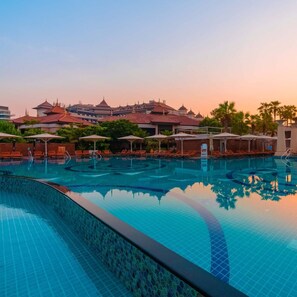 Pool - Luxury 1- Bedroom at Anantara Palm Jumeirah (Dubai)