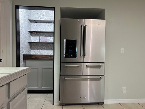 Multi Family House 4Bed/3Bath-Large Fenced Yard with Activities for Whole Family