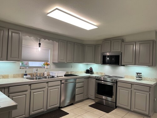 Multi Family House 4Bed/3Bath-Large Fenced Yard with Activities for Whole Family