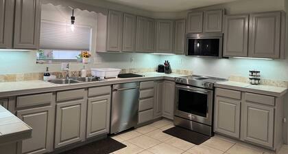 Multi Family House 4Bed/3Bath-Large Fenced Yard with Activities for Whole Family