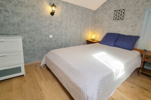 1 bedroom, WiFi, bed sheets