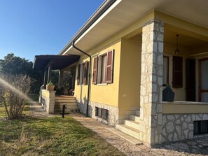 Exterior - House Cà Bottura surrounded by 3000 sqm of olive trees with lake view (Veneto)