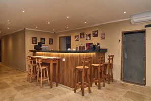 Bar (on property) - The Fit Stop Hostel (Hurghada)