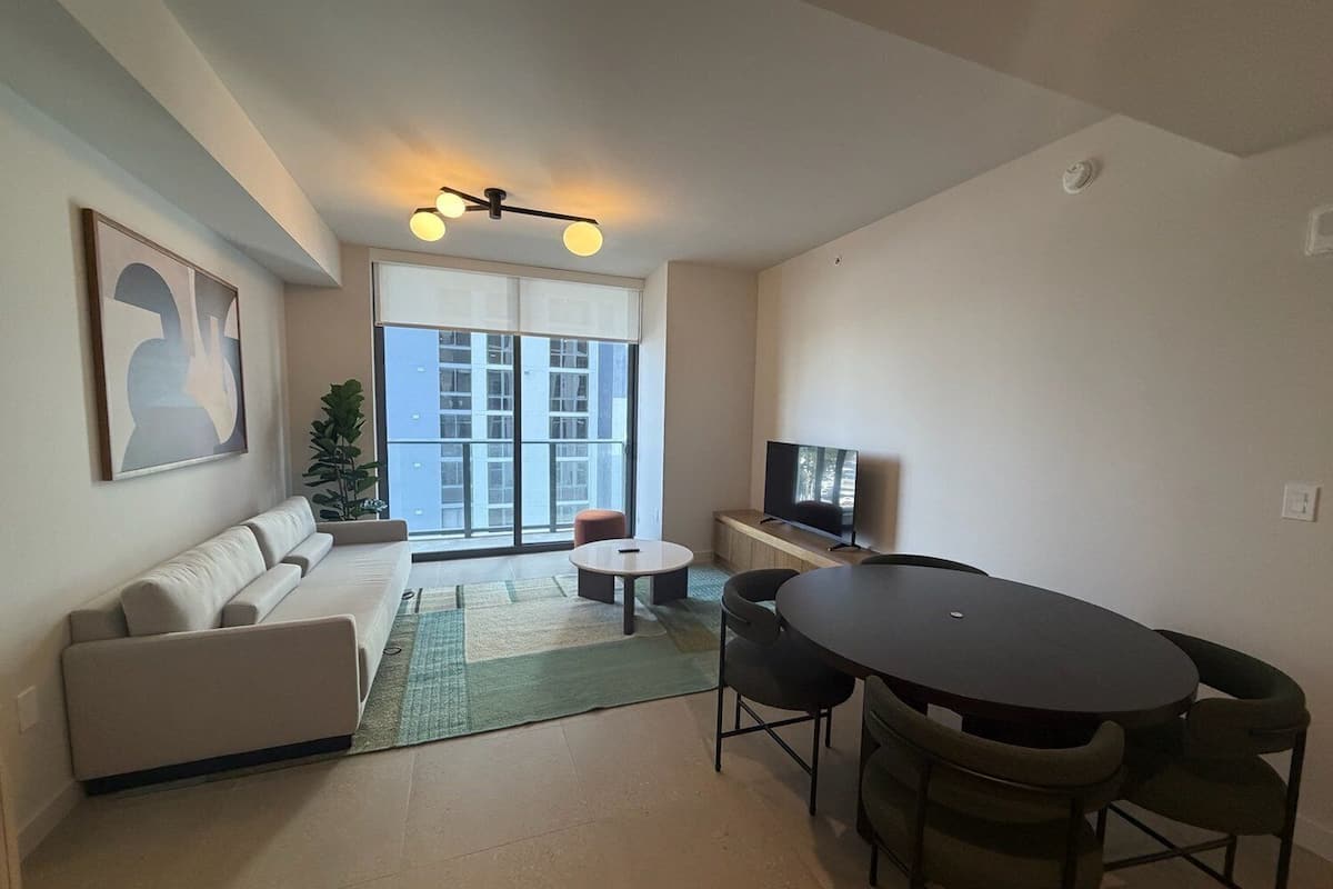 Căn hộ, 1 phòng ngủ, quang cảnh thành phố | Khu phòng khách