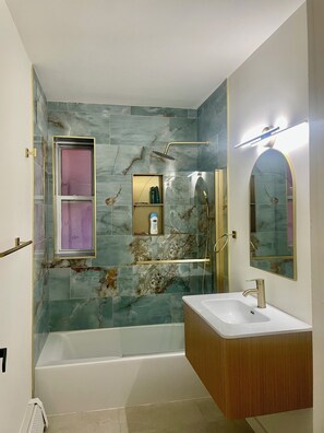 Hair dryer, towels, soap, toilet paper - Bright and Spacious 3BR Duplex in Classic Bronx Brownstone, Great for Families (Bronx)